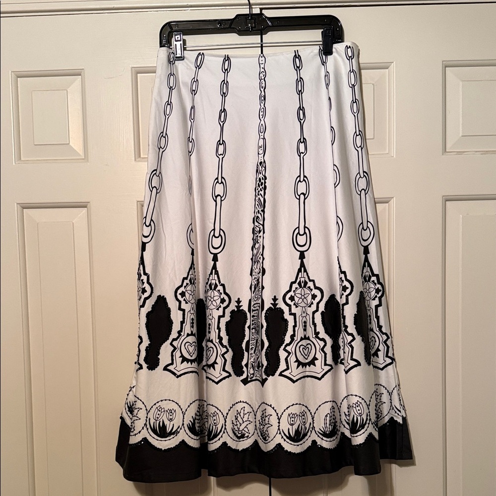 Elegant Black and White Chain Pattern Midi Skirt